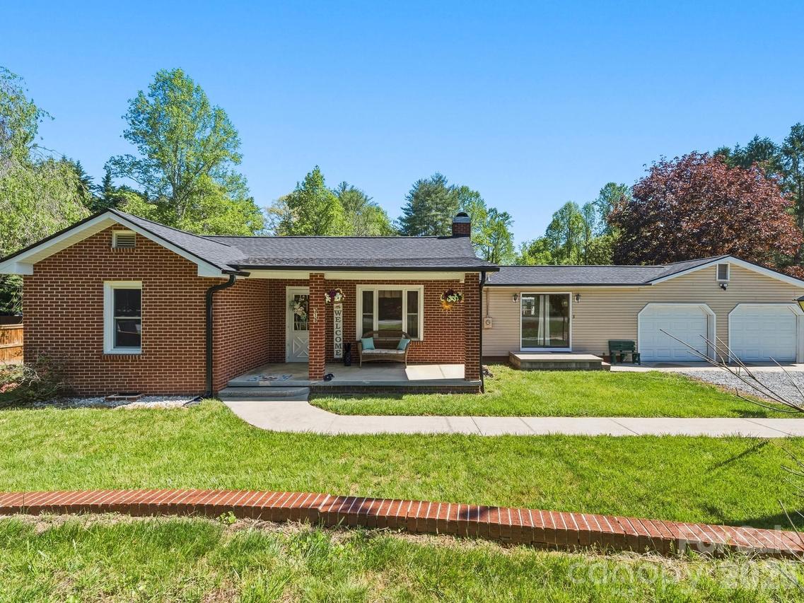 318 Resort St., Hendersonville, NC 28792