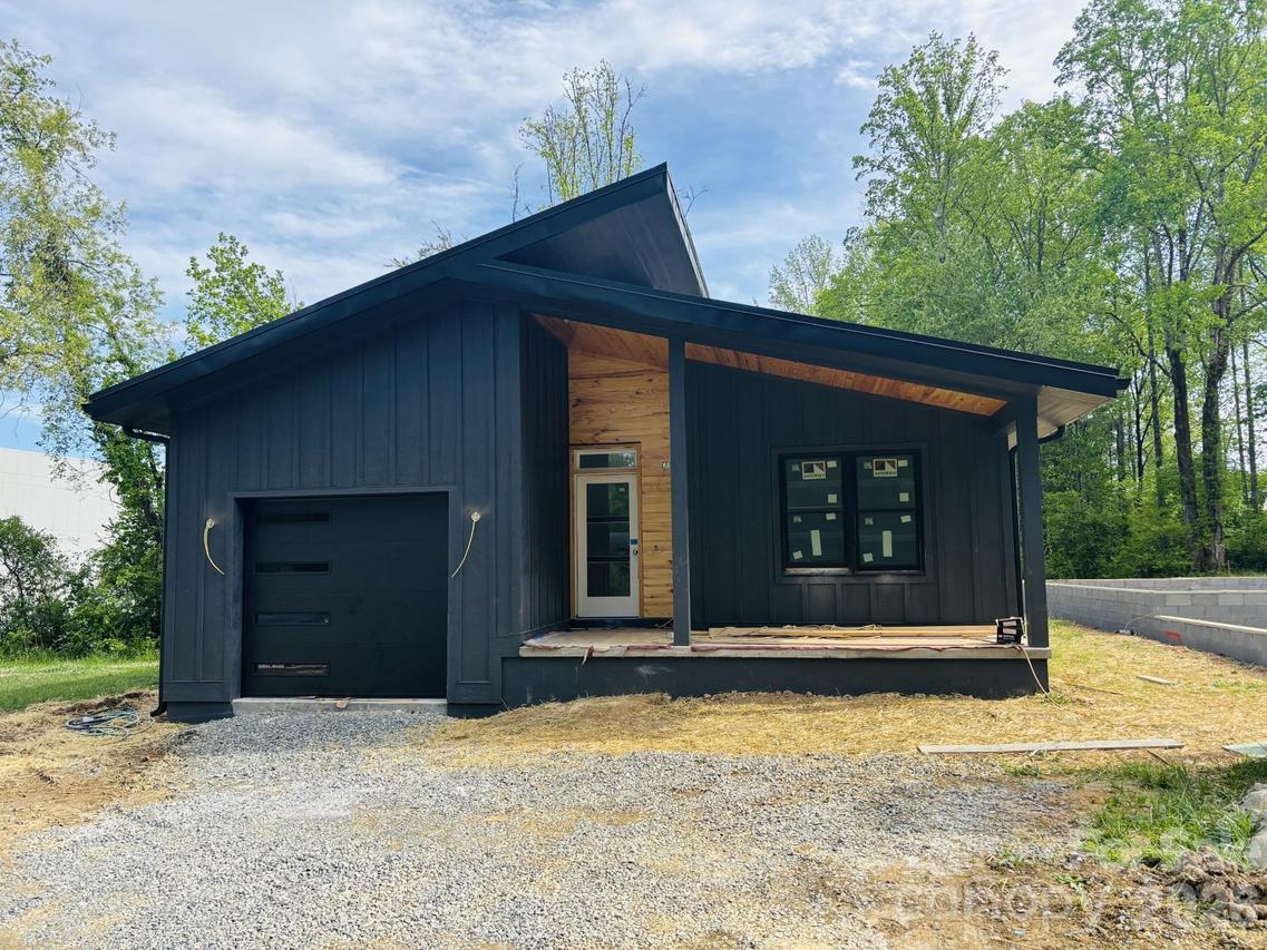 115 Welcome St., Brevard, NC 28712