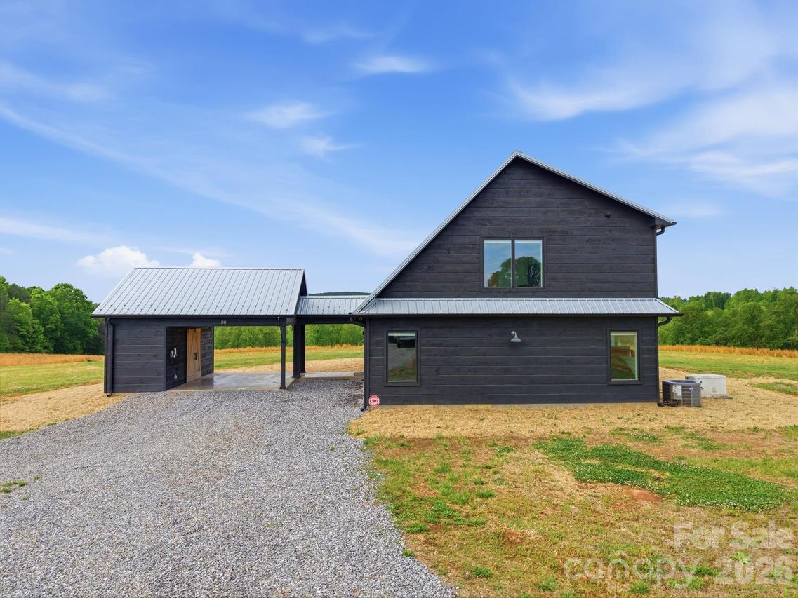 211 Race Path Rd., Union Grove, NC 28689
