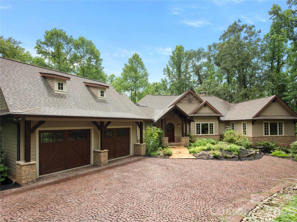672 Walnut Valley Pkwy., Arden, NC 28704