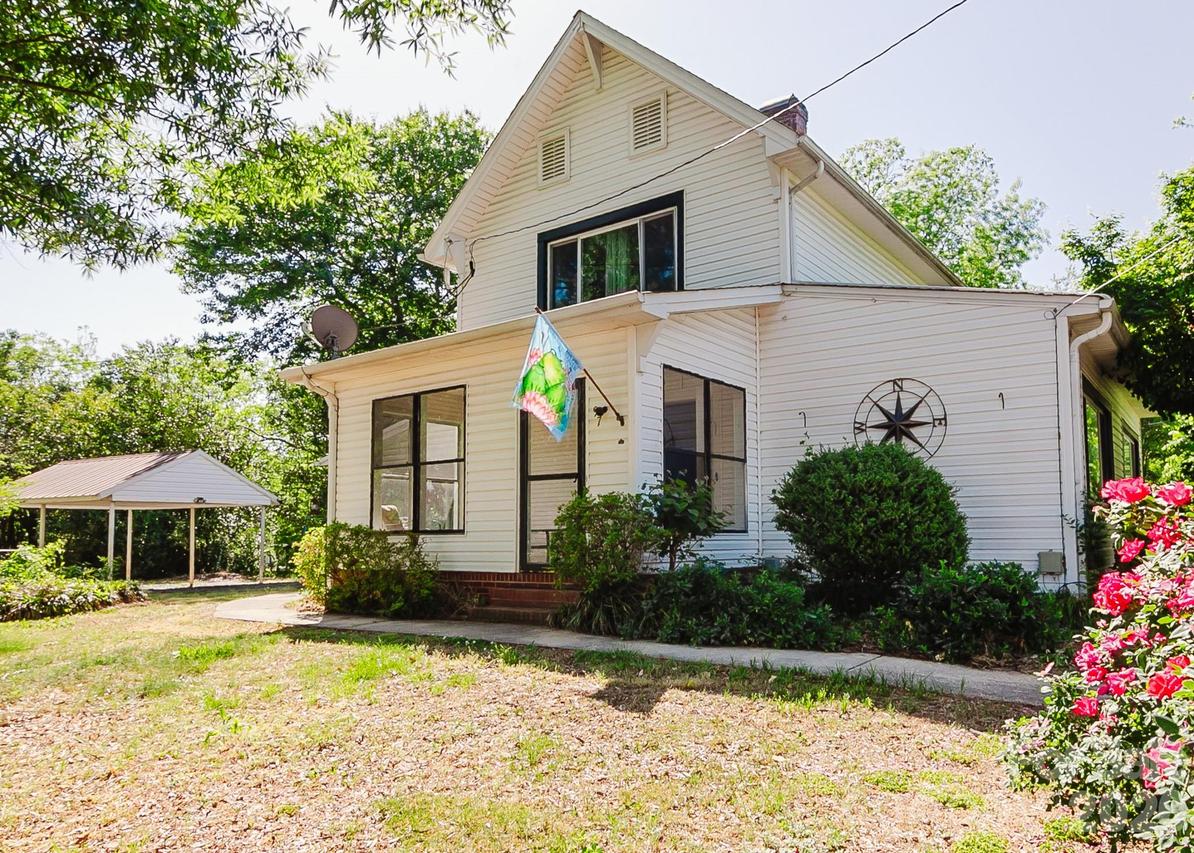 97 Nantahala St., Badin, NC 28009