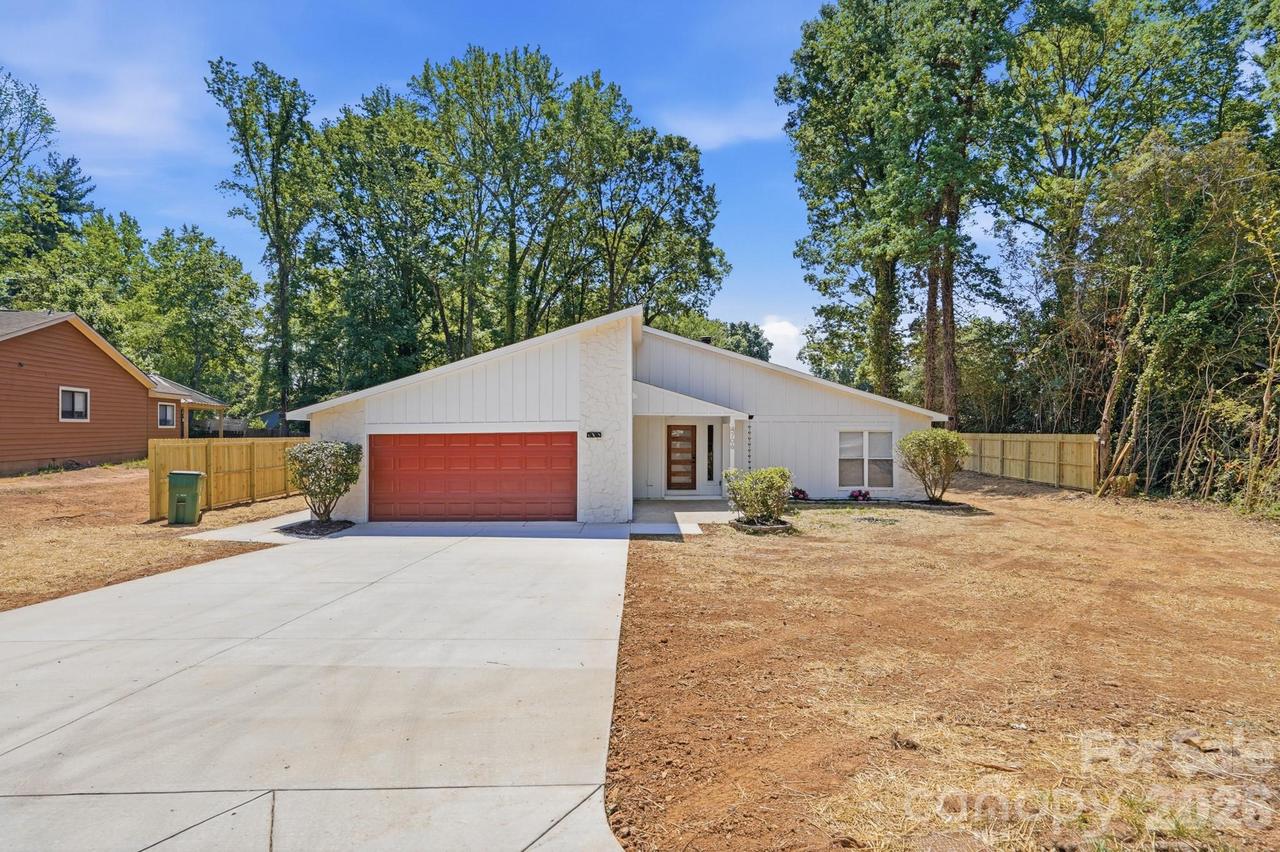 4706 Cricklewood Ln., Charlotte, NC 28212