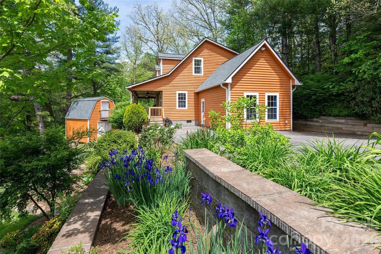 22 Otter Ln., Candler, NC 28715