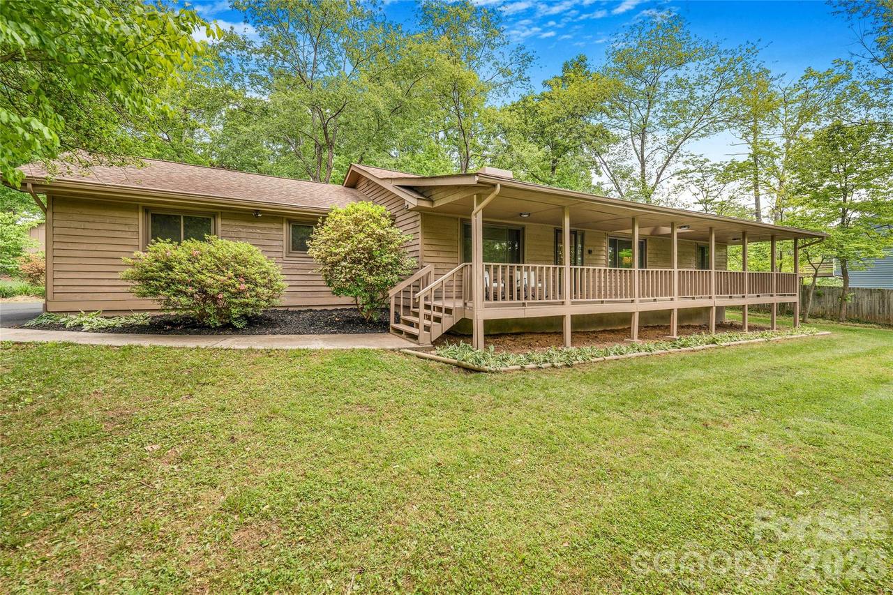 135 Scarlet Dr., Fletcher, NC 28732