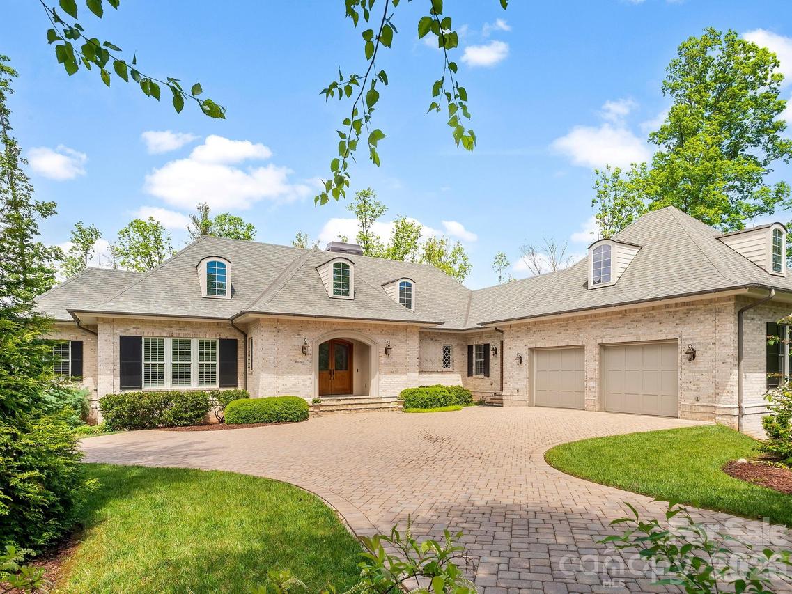 29 Stansbury Dr., Asheville, NC 28803
