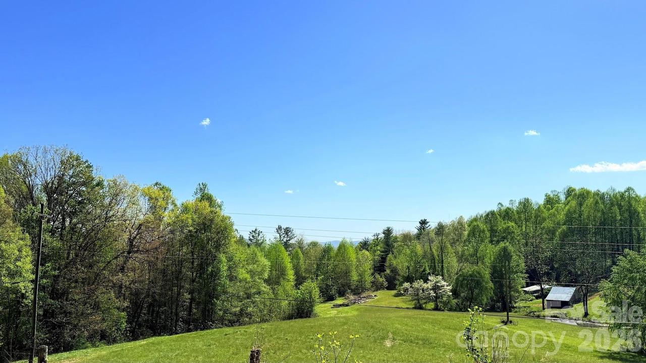 000 Jeter Mountain Rd., Hendersonville, NC 28739