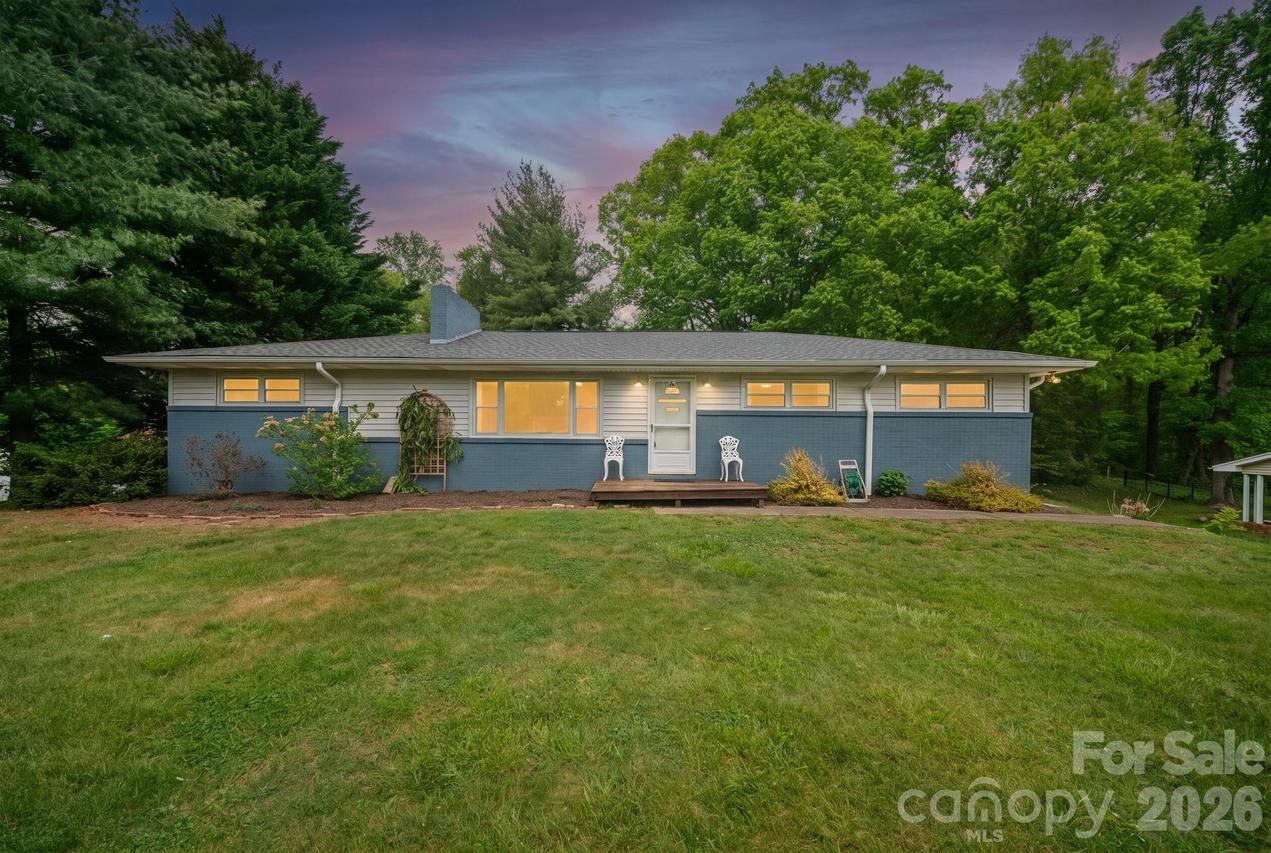 36 Acton Woods Rd., Candler, NC 28715