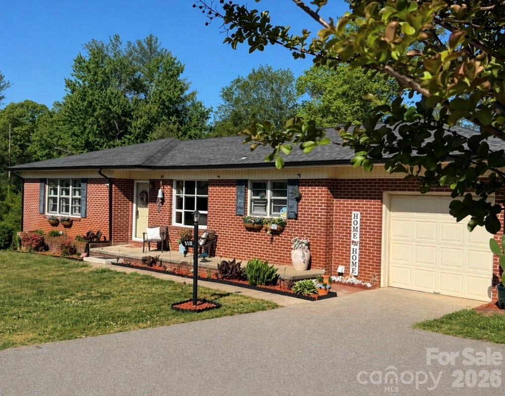 3162/3164/3168 Morganton Blvd., Lenoir, NC 28645