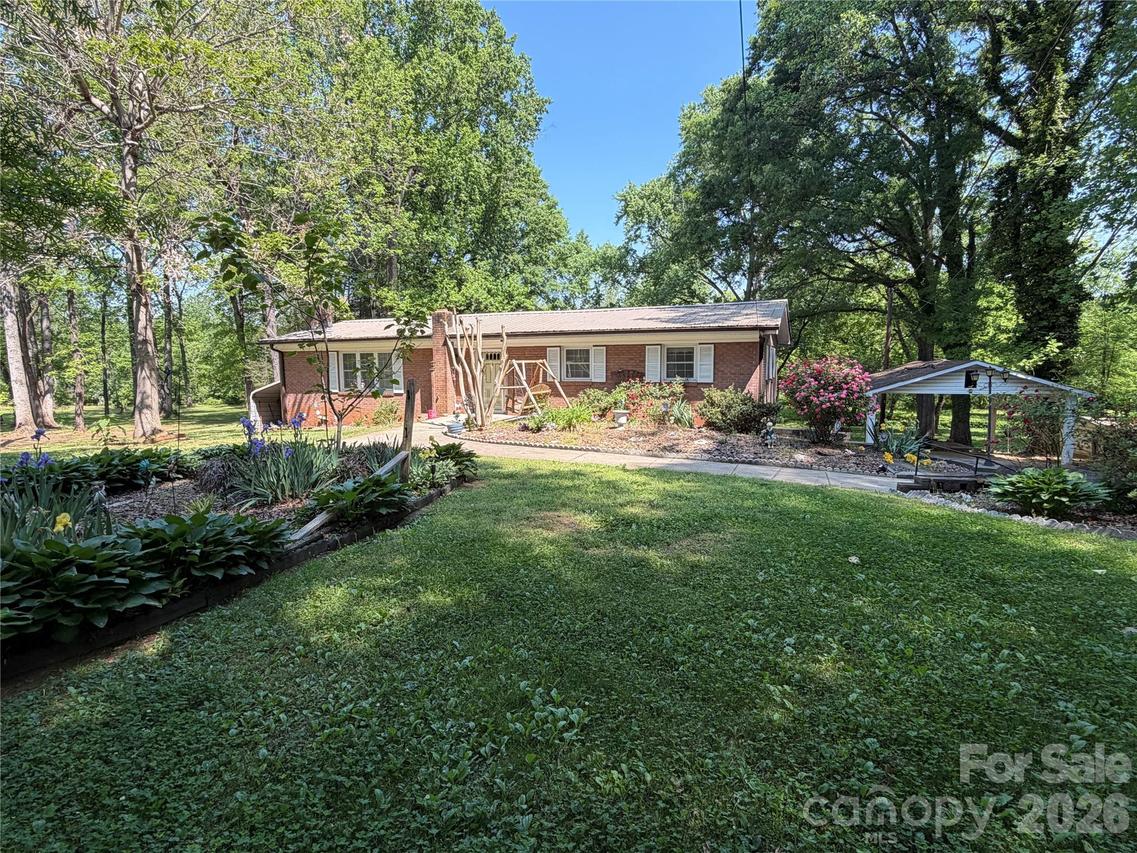 1044 Meadowbrook Ln., Newton, NC 28658