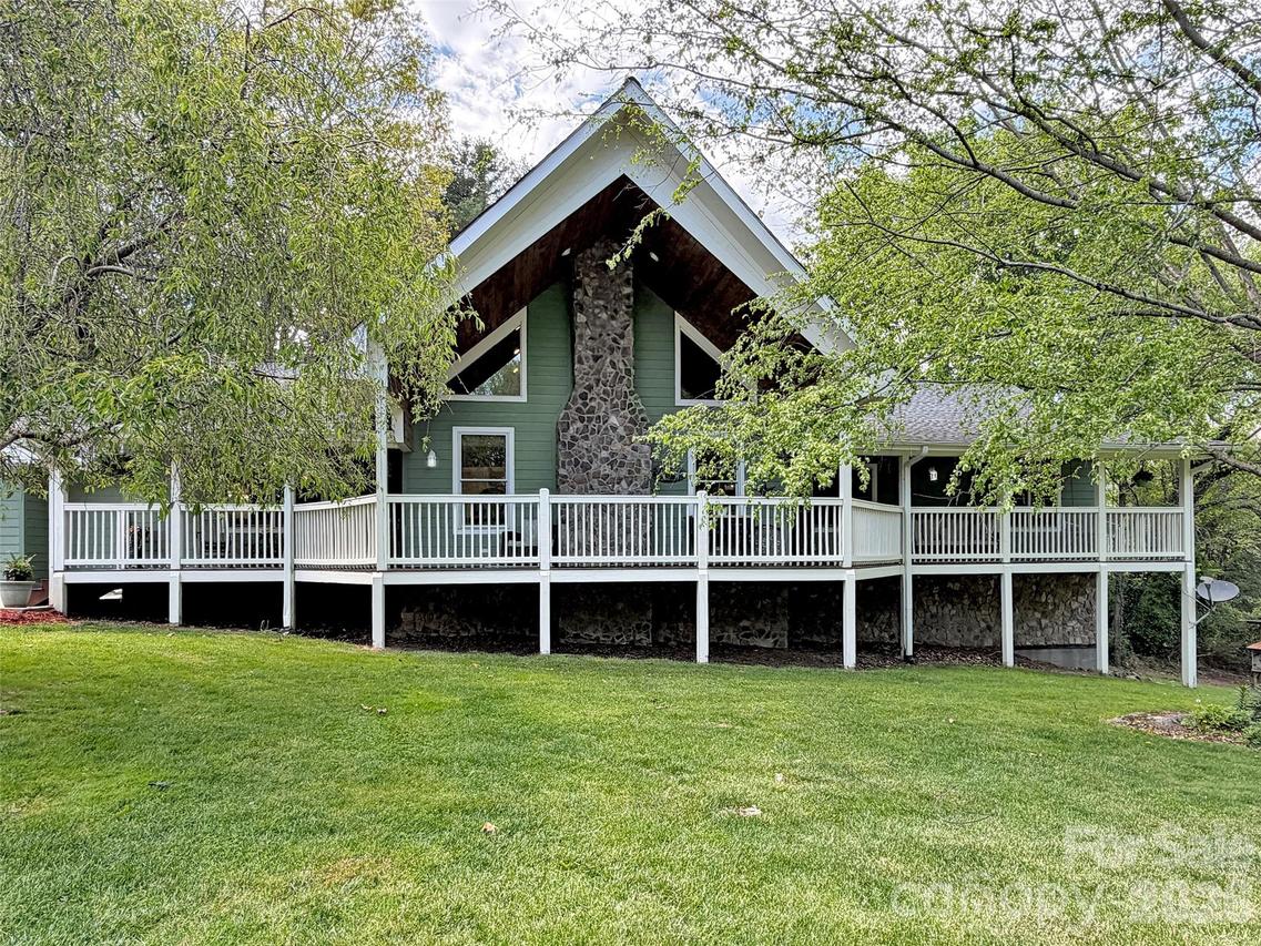 129 Hooper Haven Dr., Waynesville, NC 28786