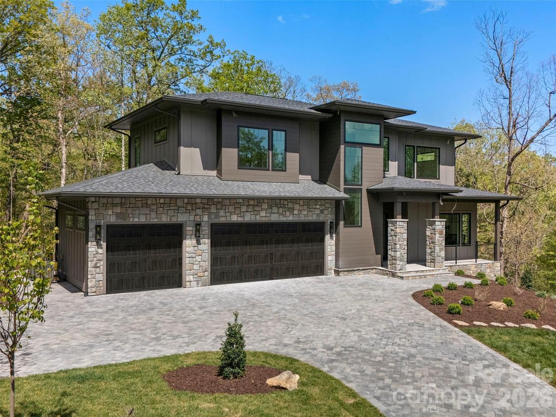 163 Stonefly Dr., Horse Shoe, NC 28742