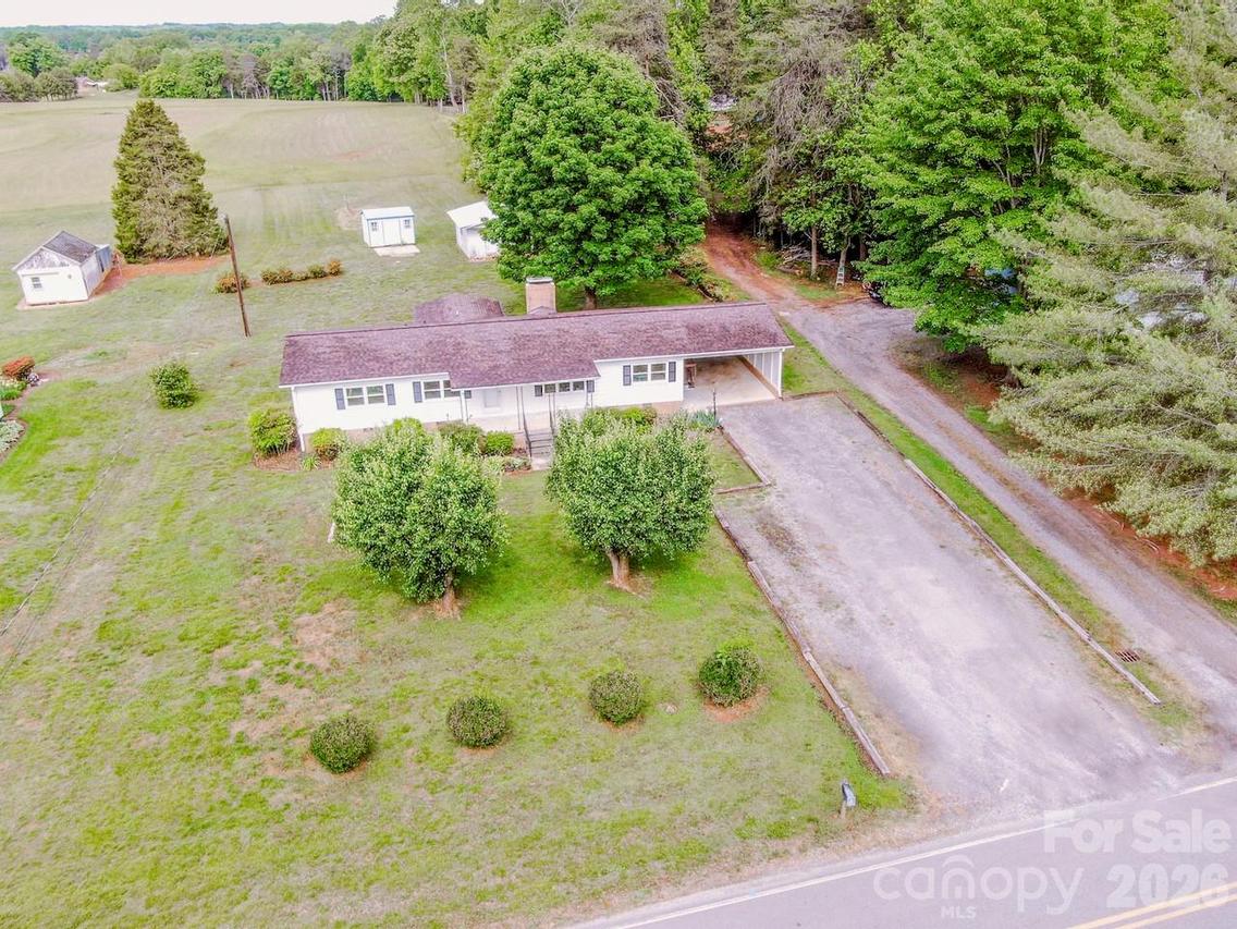 431 Cooper Farm Rd., Statesville, NC 28625