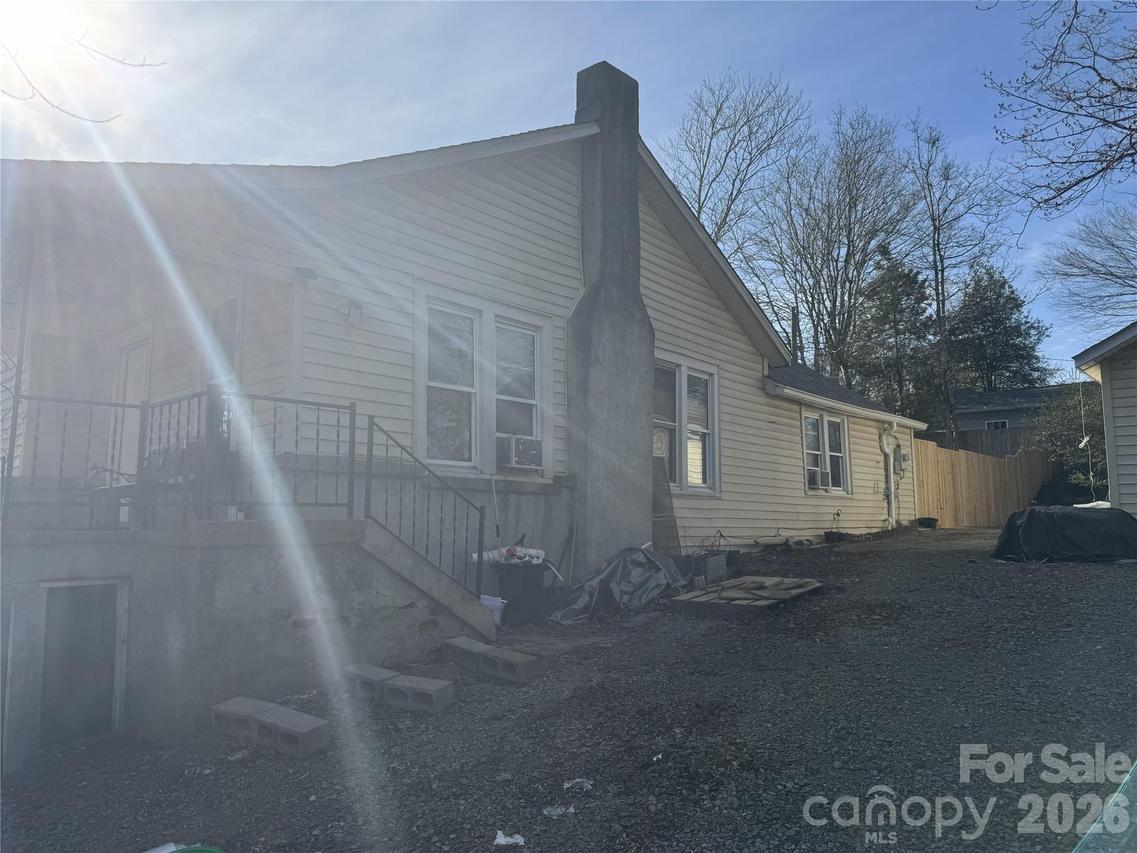 81 Eastview Cir., Asheville, NC 28806