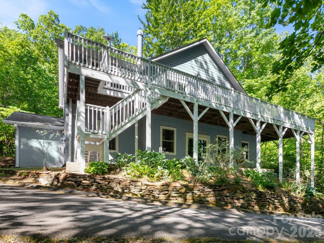 220 Jones Ct., Lake Lure, NC 28746