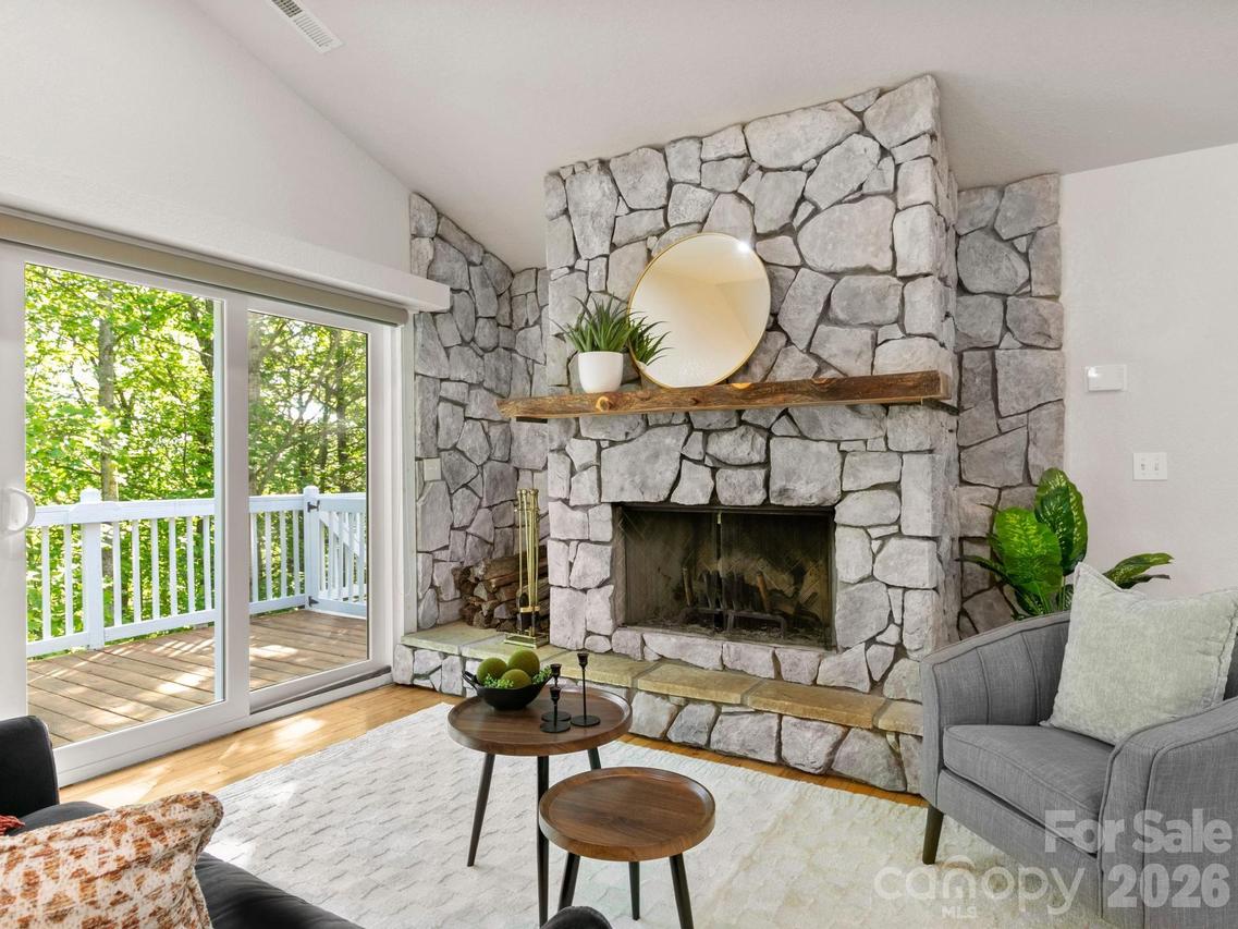 220 Jones Ct., Lake Lure, NC 28746