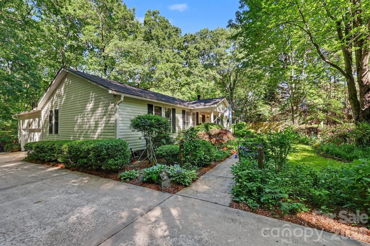 10112 Idlewild Rd., Matthews, NC 28105