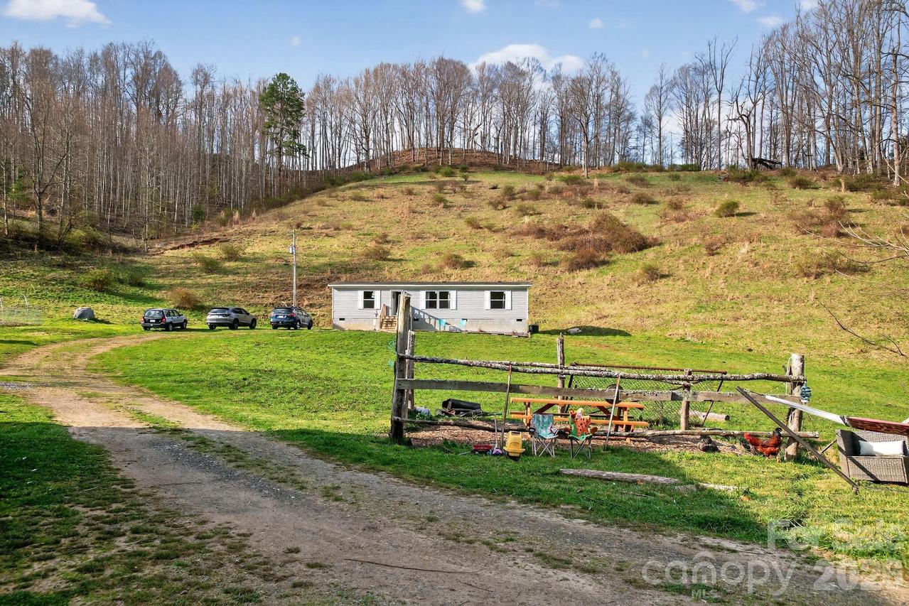 212 Ball Hollow Ln., Burnsville, NC 28714