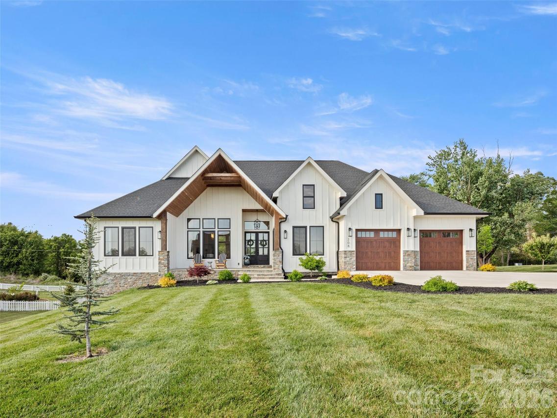 208 Majestic Ridge Rd., Mills River, NC 28759