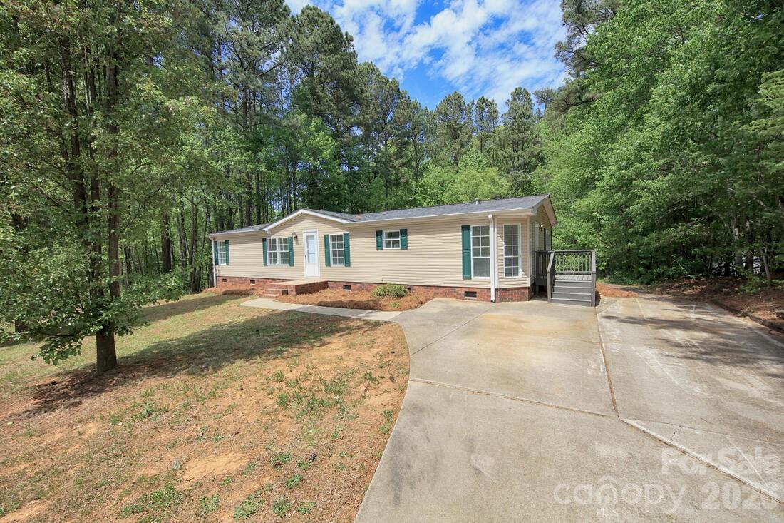 223 Ridge Creek Dr., Troutman, NC 28166