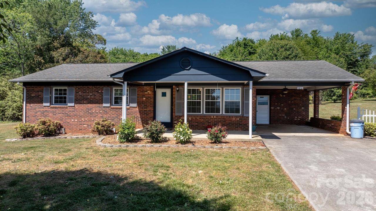 1109 Windsong Cir., Hudson, NC 28638