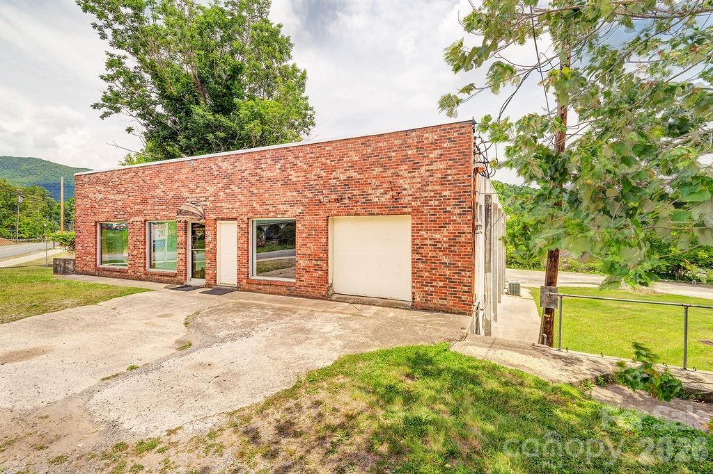 1100-1104 Montreat Rd., Black Mountain, NC 28711