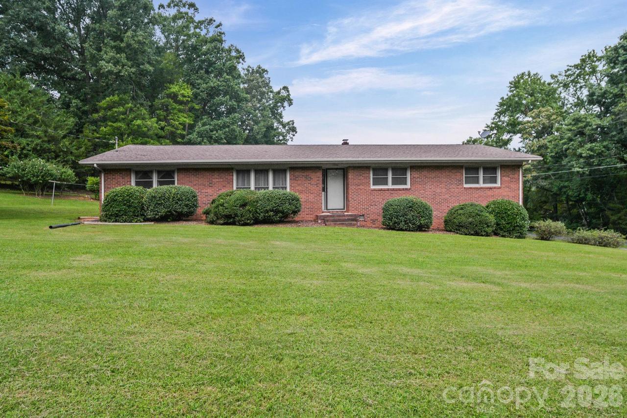 1008 Longview Dr., New London, NC 28127