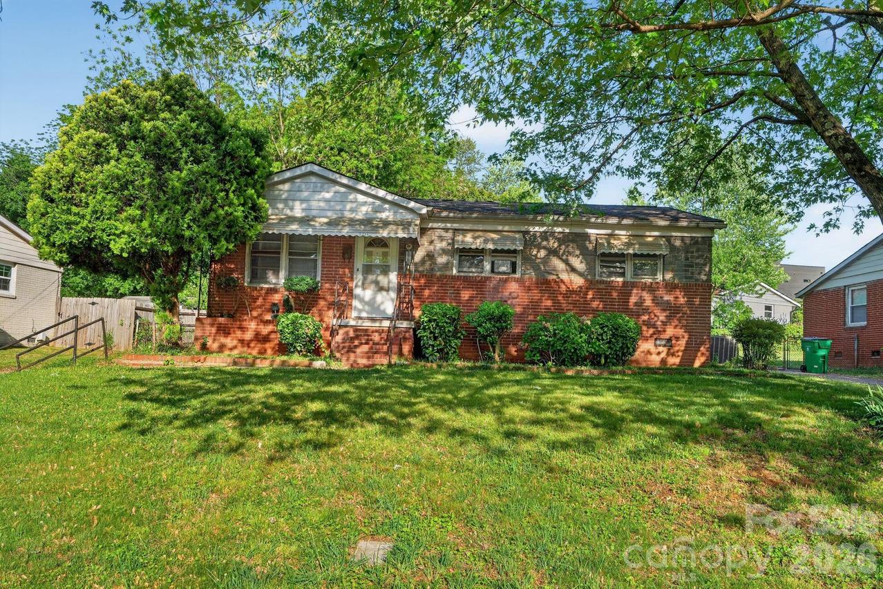 2308 Crestview Dr., Charlotte, NC 28216