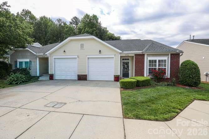 5714 Bradford Lake Ln., Charlotte, NC 28269