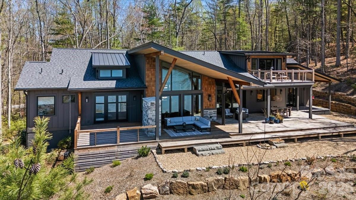 984 Eagle Lake Dr., Brevard, NC 28712