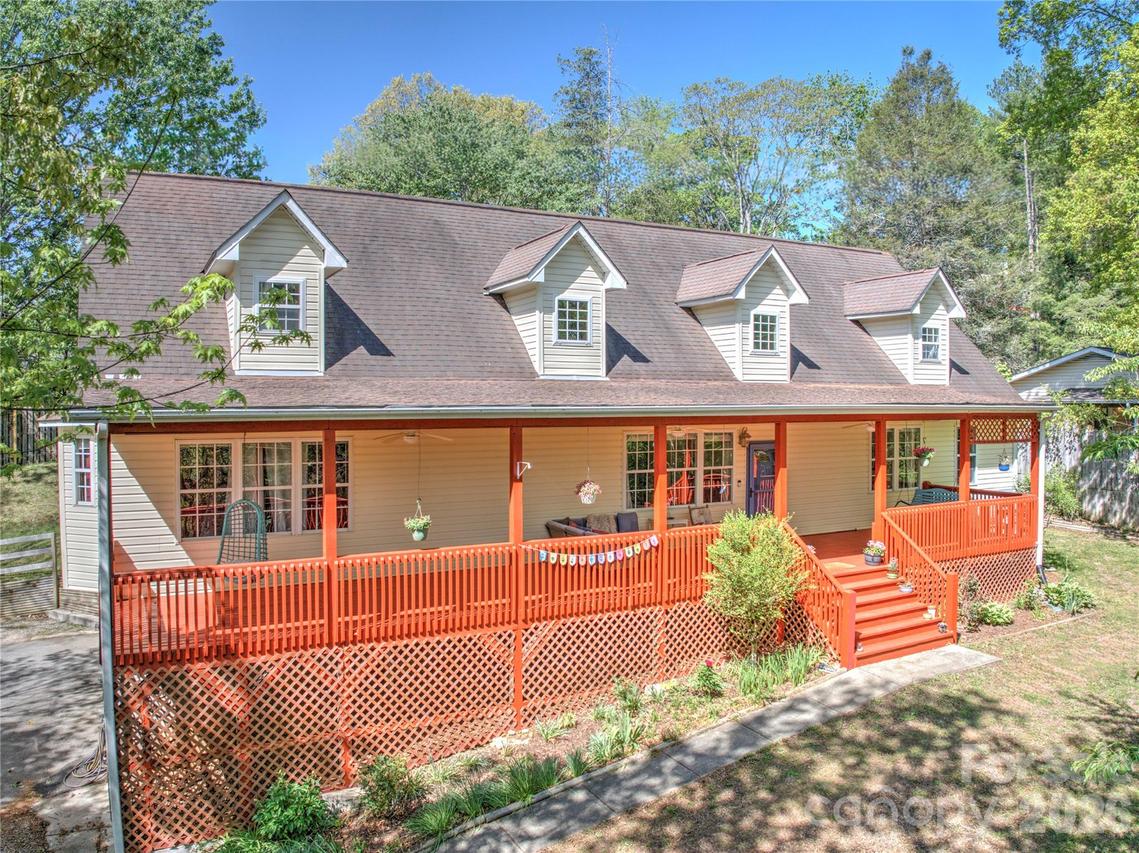64 Wyoming Rd., Asheville, NC 28803