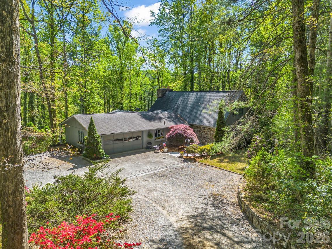 260 Tranquility Pl., Hendersonville, NC 28739