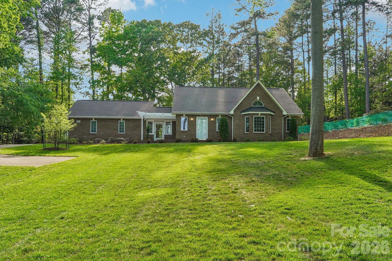 361 Stonemarker Rd., Mooresville, NC 28117
