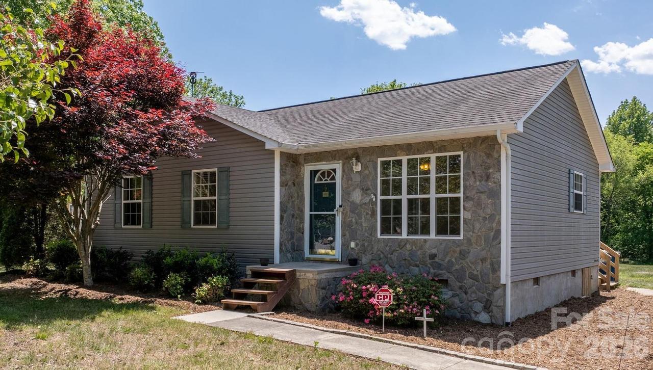 103 1st Ave., Hildebran, NC 28637