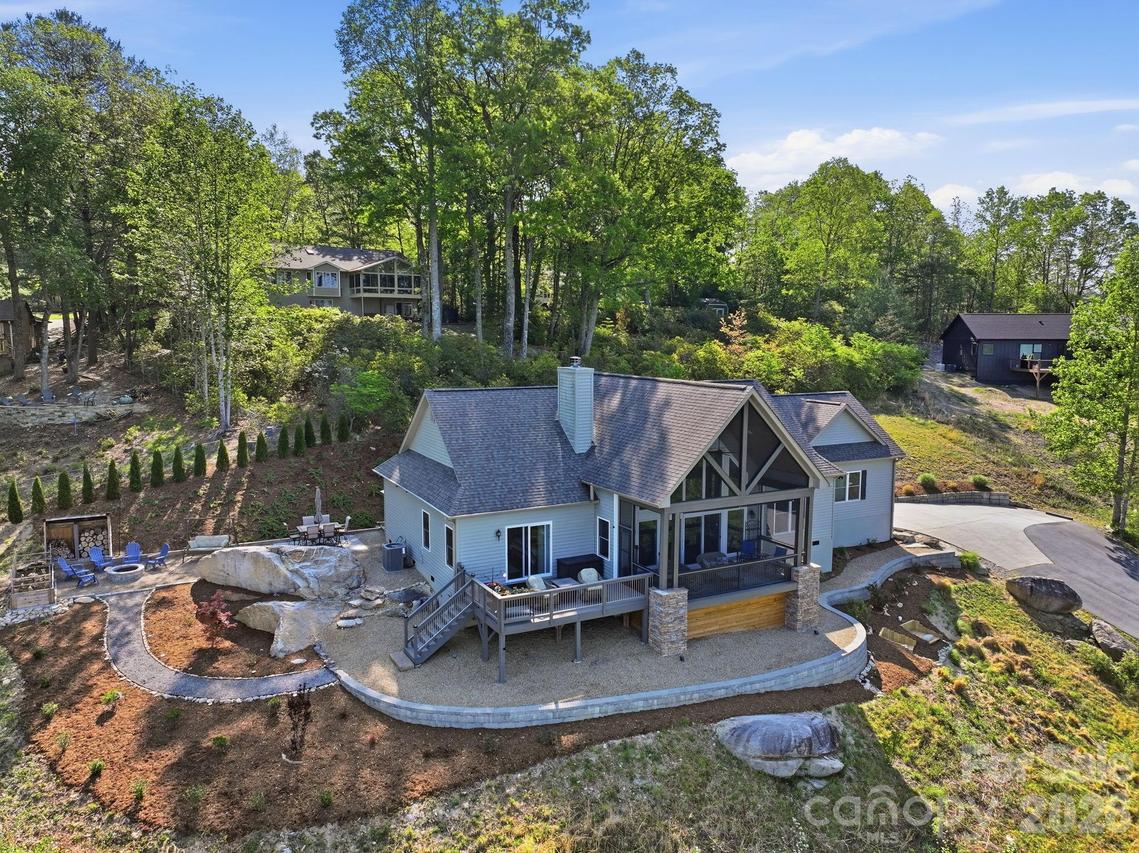 467 Crystal Heights Dr., Hendersonville, NC 28379