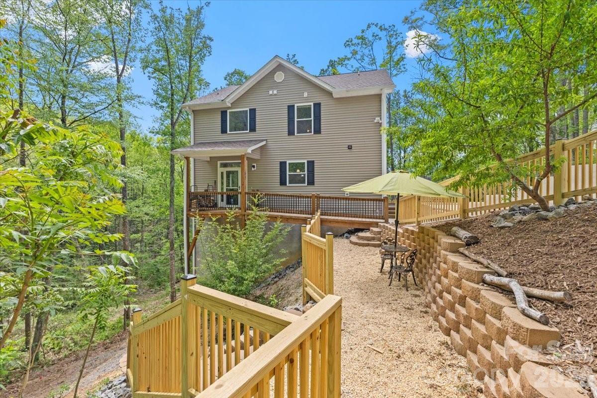65 Leisure Ln., Swannanoa, NC 28778