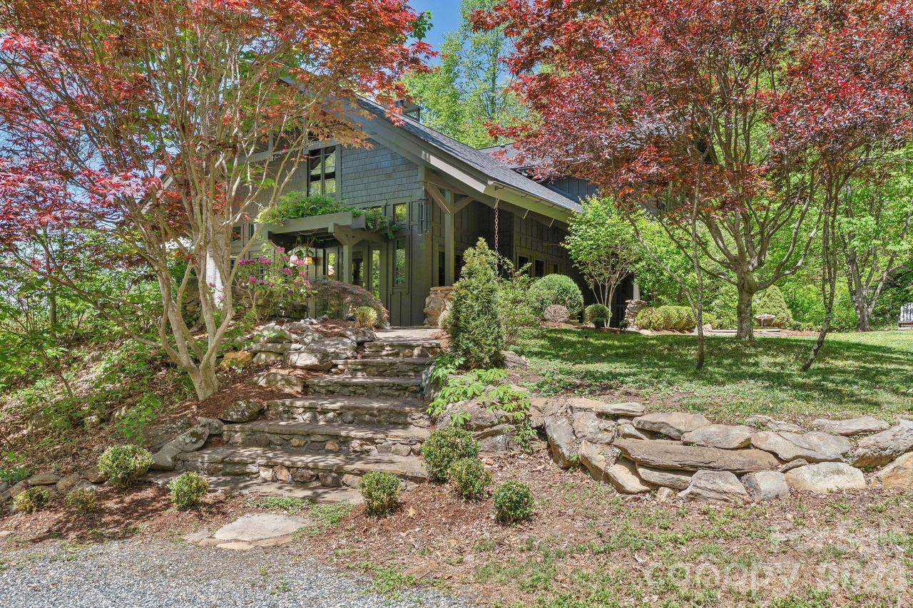144 Pegg Rd., Barnardsville, NC 28709