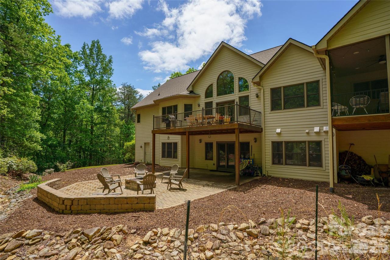 176 Hemlock Ln., Lake Lure, NC 28746