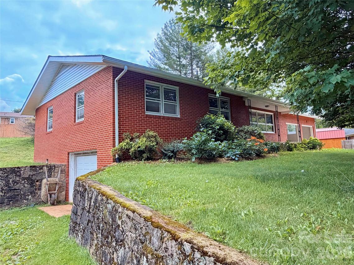 56 Henson Dr., Waynesville, NC 28786