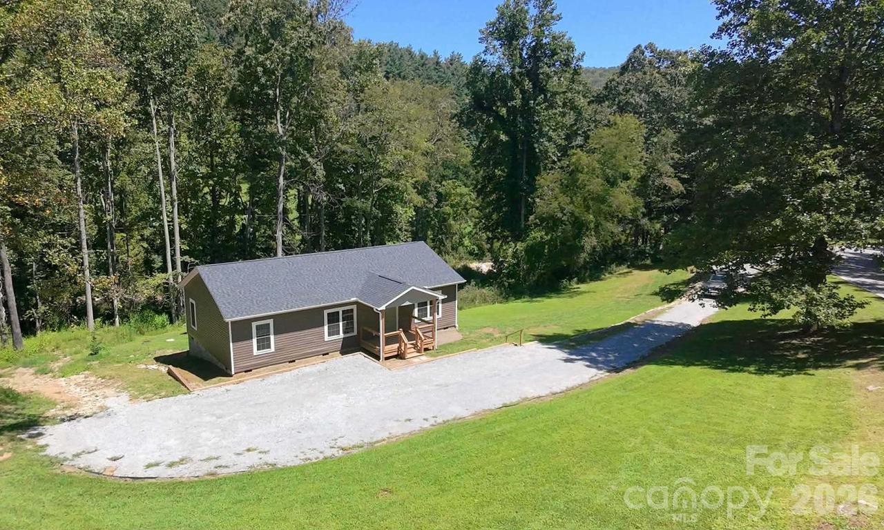 784 Bearwallow Mountain Rd., Hendersonville, NC 28792