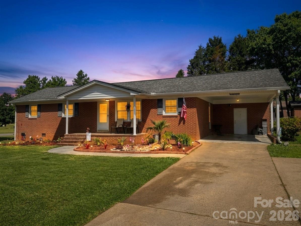 608 Cedar Dr., Dallas, NC 28034