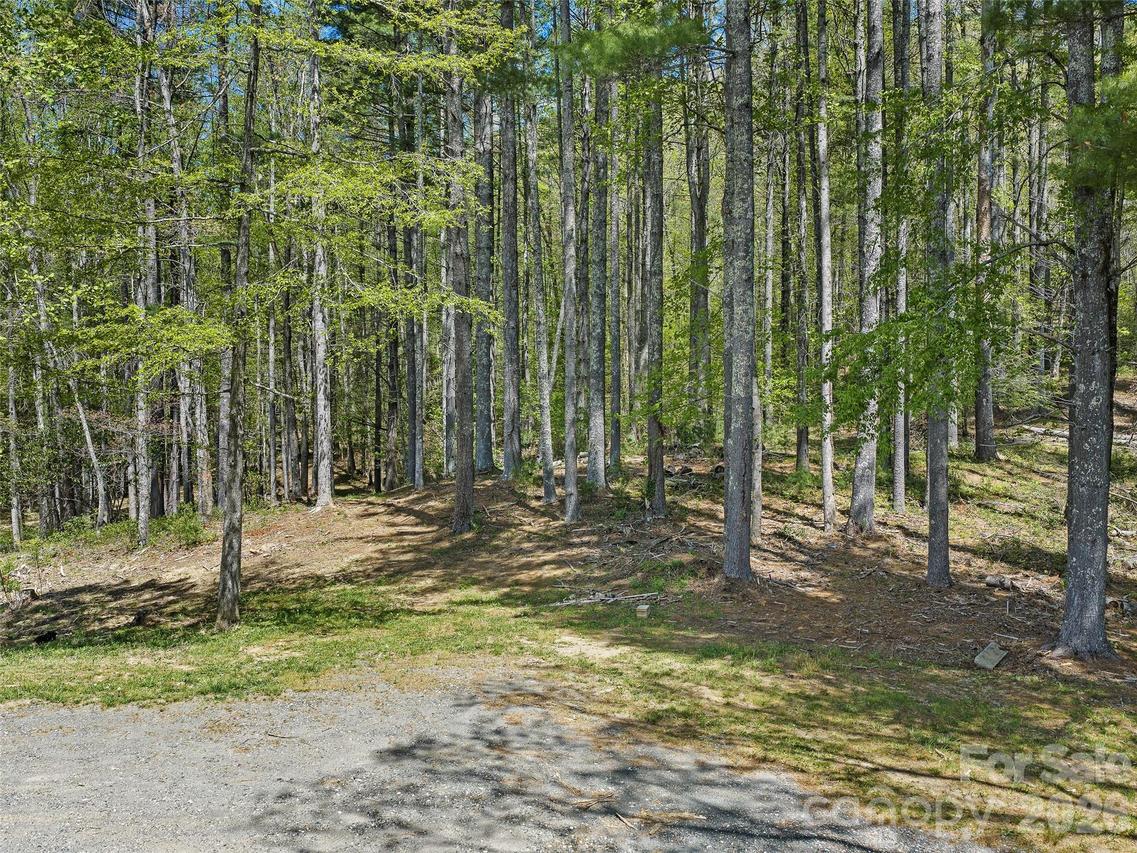 105 Satinwood Dr., Burnsville, NC 28714