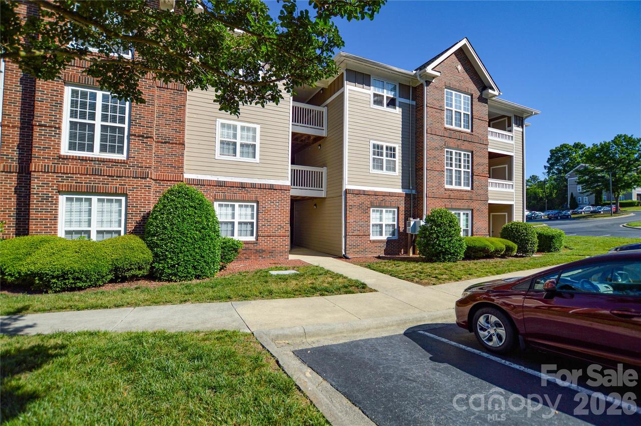 9810 Campus Walk Ln. #F, Charlotte, NC 28262
