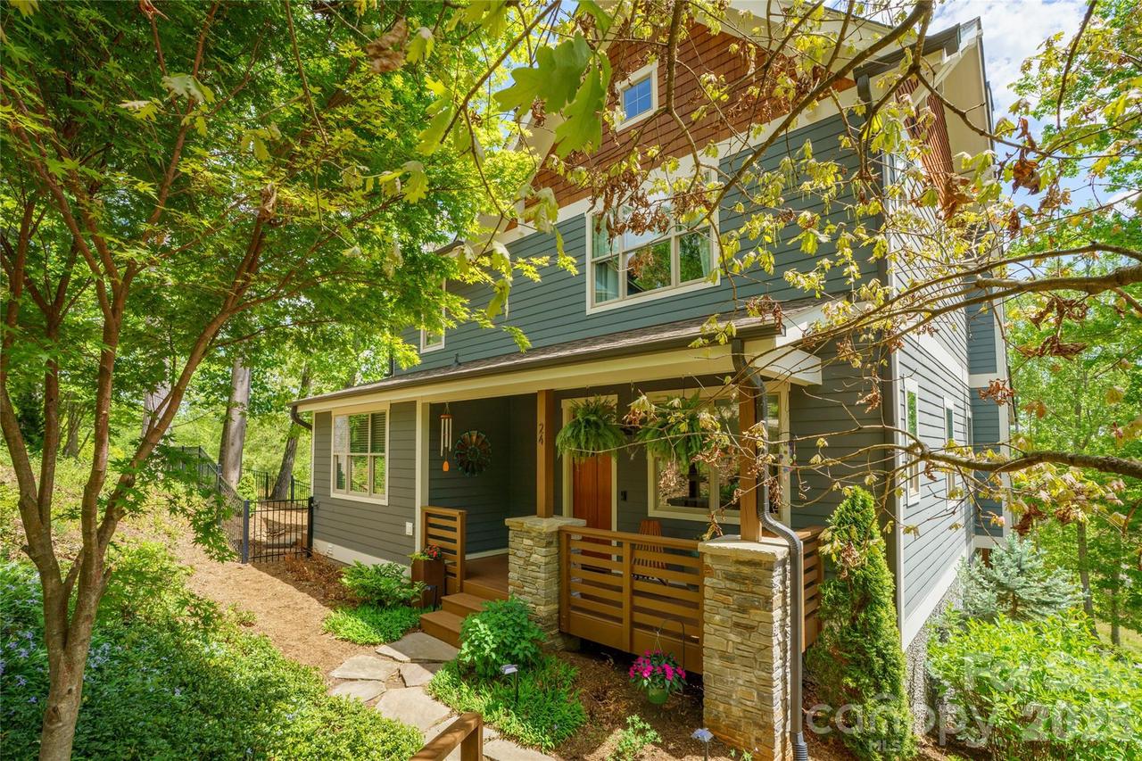 24 Acadia Dr., Asheville, NC 28806