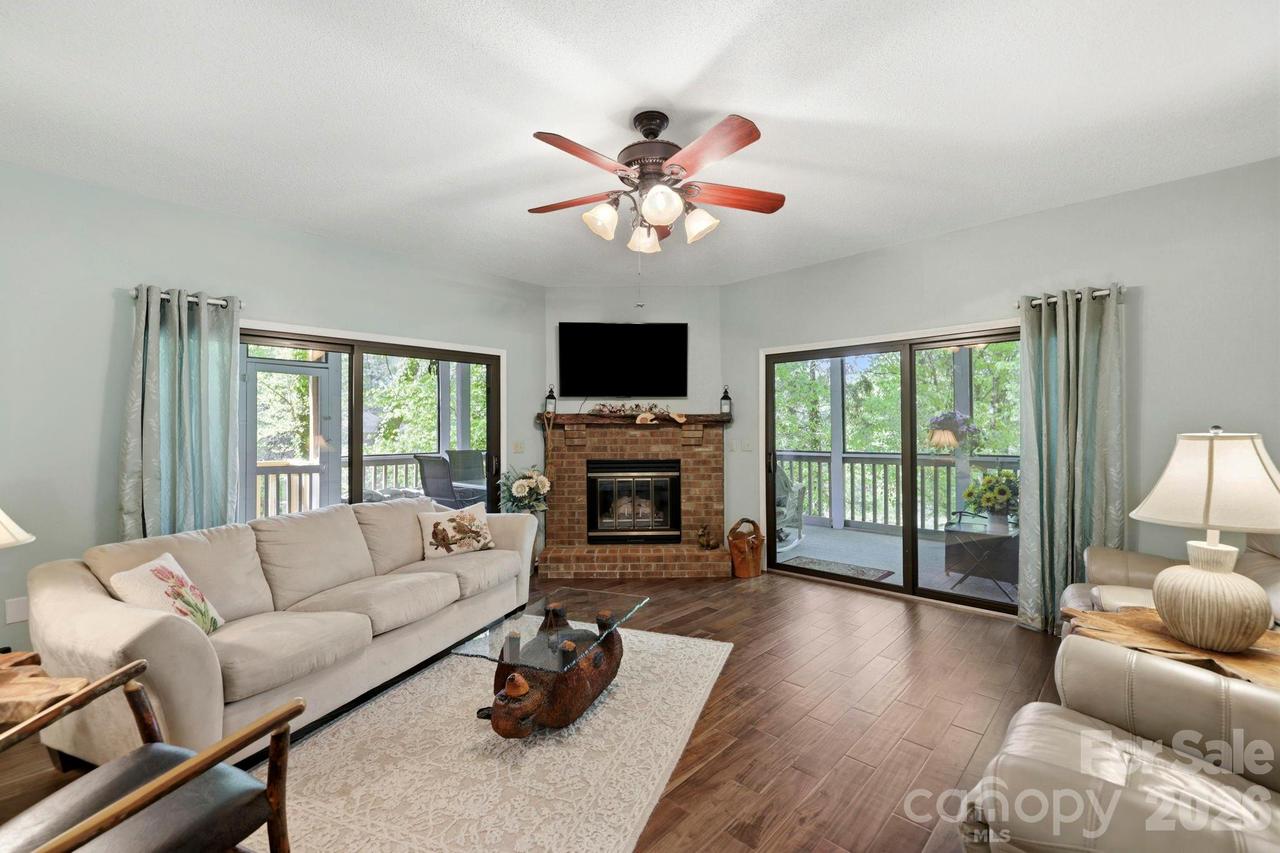 3509 Mountain Top Way, Hendersonville, NC 28739