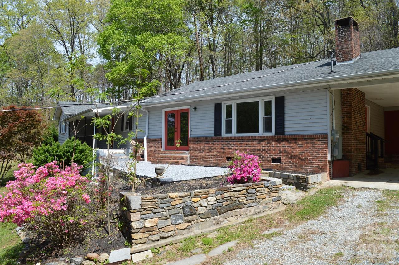 191 Flat Rock Hill Rd., Tryon, NC 28782