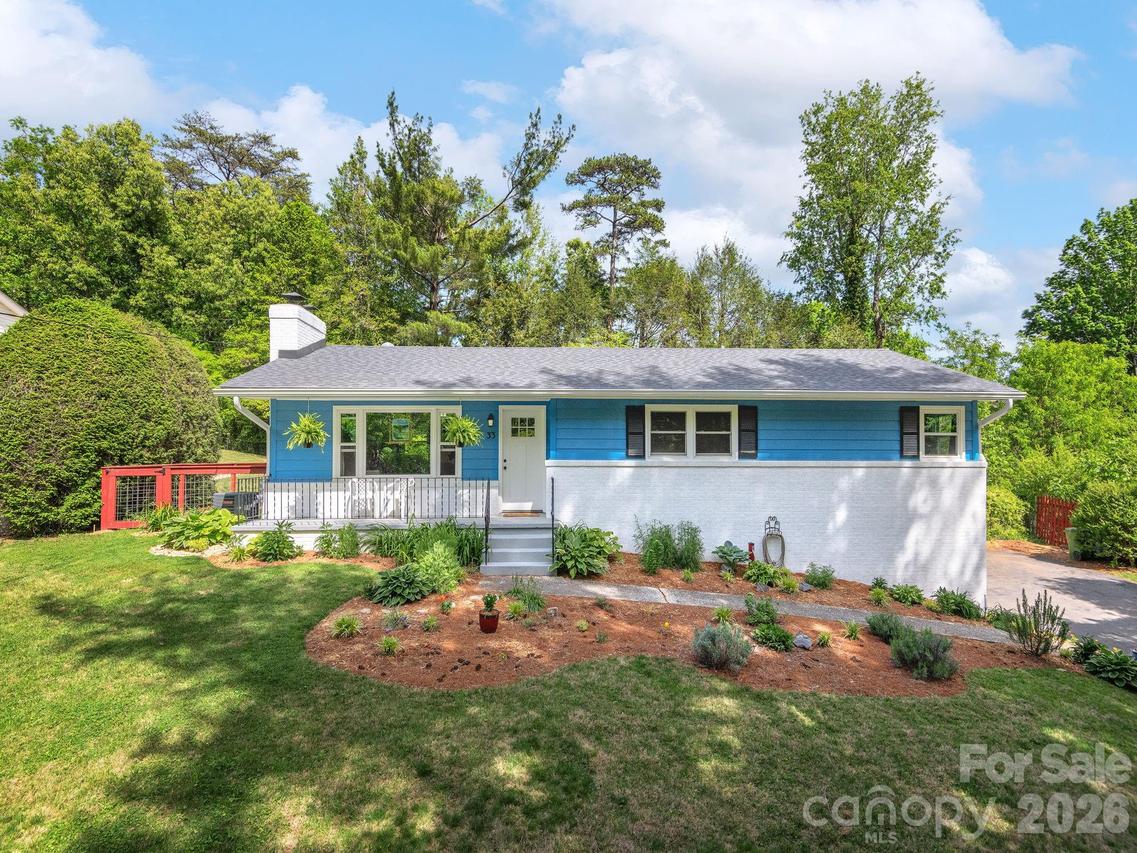 33 Pinehurst Rd., Asheville, NC 28805