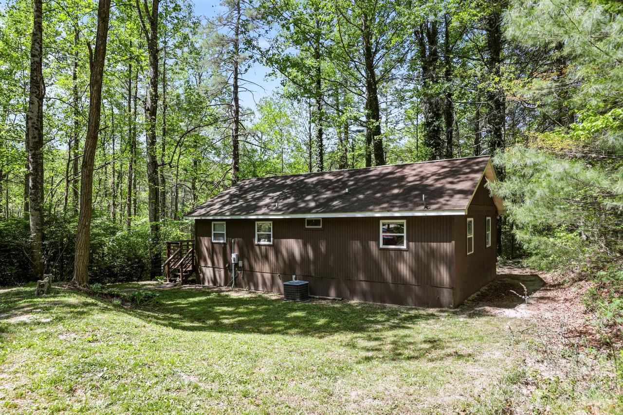 521 Lake Falls Rd., Hendersonville, NC 28739