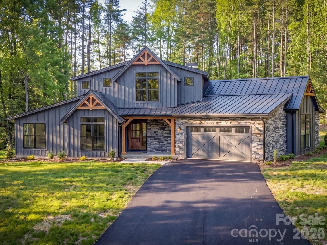 92 Crystal Heights Dr., Hendersonville, NC 28739