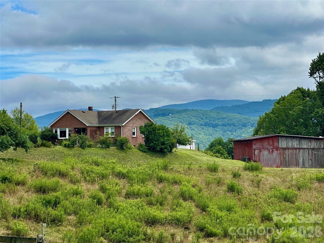 580 Russ Norris Heaton Rd., Elk Park, NC 28622