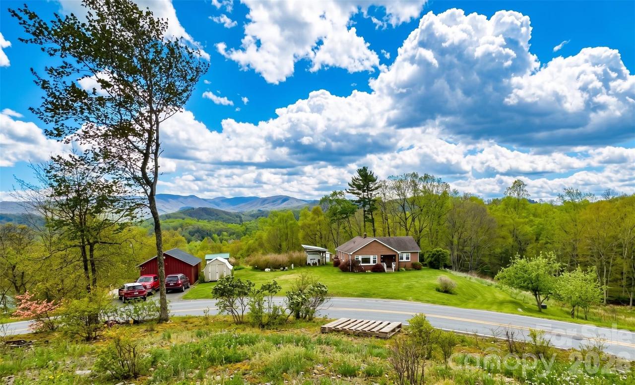 560 Russ Norris Heaton Rd., Elk Park, NC 28622
